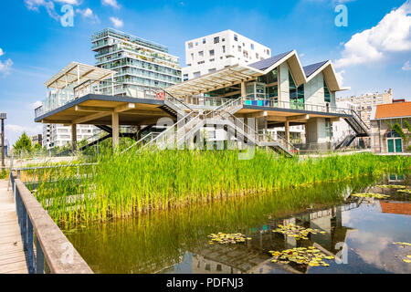 Parc Clichy Batignolles, également connu sous le nom de parc Martin Luther King est l'un des nouveaux parcs urbains à Paris, France. Banque D'Images