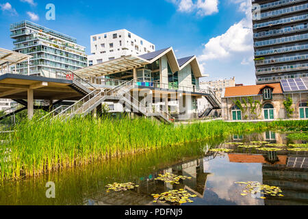 Parc Clichy Batignolles, également connu sous le nom de parc Martin Luther King est l'un des nouveaux parcs urbains à Paris, France. Banque D'Images