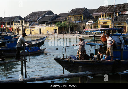 La vie de la rivière sur le jeu Bhon river à Hoi An, Vietnam pour un usage éditorial uniquement Banque D'Images