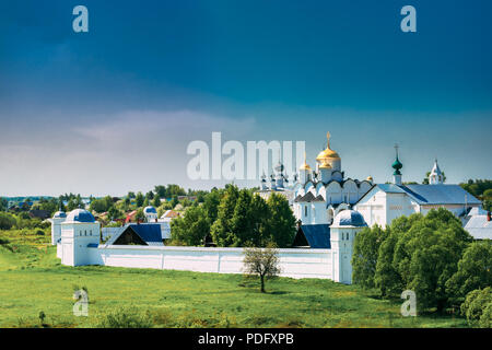 Suzdal, la Russie. Couvent de l'Intercession ou monastère Pokrovsky en été journée ensoleillée. Banque D'Images