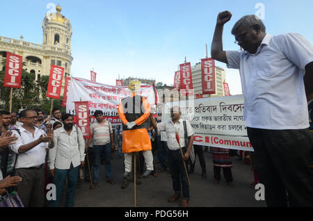 Kolkata, Inde. Le 08 août, 2018. SUCI(C) membres, militants et sympathisants de protestation organisée à New Delhi contre l'Assam projet final. Credit : Sandip Saha/Pacific Press/Alamy Live News Banque D'Images