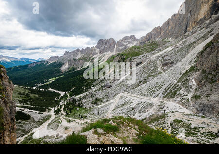 Massif du Catinaccio Rosengarten, Dolomites, Italie. Vue spectaculaire à Val di, Strada Dolomiti mountains, Alto Adige, le Tyrol du Sud Banque D'Images