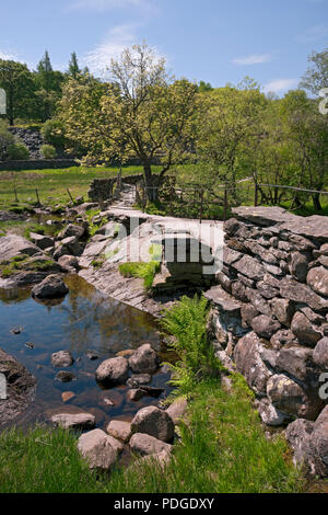 Slaters Bridge en été Little Langdale Lake District National Park Cumbria Angleterre Royaume-Uni Grande-Bretagne Banque D'Images