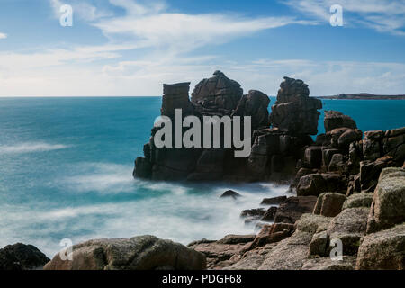 Le rocher connu sous le nom de la Présidente, Peninnis Head, Saint Mary's, Îles Scilly, UK : une longue exposition à l'aide d'un filtre ND Banque D'Images