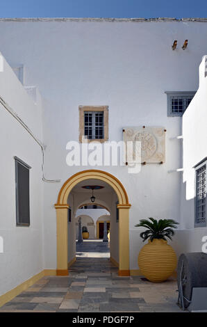 Église de l'Assomption de la Vierge Marie et musée ecclésiastique dans la ville d''Hydra, l'île d'Hydra, Grèce Banque D'Images