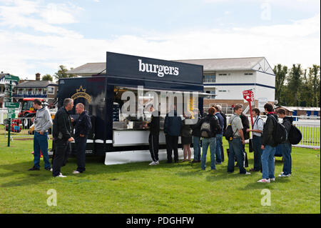 Bar Burger à la conférence annuelle et exposition en plein air pour les responsables et les gestionnaires du parc s'est tenue à l'Hippodrome Royal Windsor à Windsor, Royaume-Uni. Banque D'Images