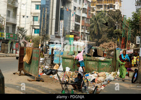 Jonchee D Ordures Dans Les Rues Est Le Scenario Commun A Dhaka La Capitale Du Bangladesh Dhaka Bangladesh Photo Stock Alamy