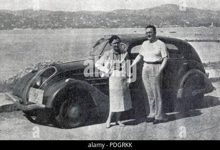 202 Le Dr Quercy, vainqueur du rallye Paris-Antibes-Juan-les-Pins 1938 sur Peugeot 402 légère Banque D'Images