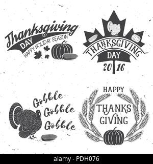 Joyeux Thanksgiving. Joyeux temps des fêtes. Vector retro grâce insigne. Concept pour chemise ou logo, print, stamp, patch. Le maïs, la citrouille et les raisins . Illustration de Vecteur