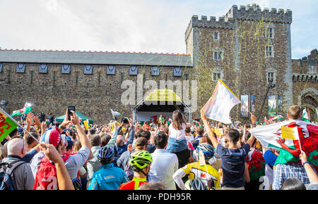 Cardiff, Wales, UK. 9 août 2018. Célébrations des retrouvailles à l'extérieur le château de Cardiff pour Tour de France 2018 vainqueur Geraint Thomas. Credit : Mark Hawkins/Alamy Live News Banque D'Images