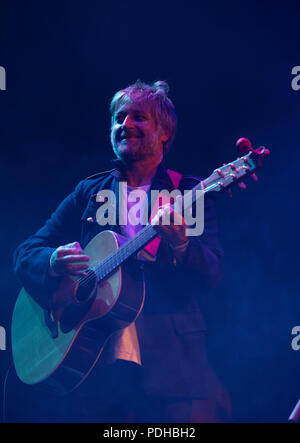 Edinburgh, Royaume-Uni. Jeudi 9 Août 2018 : Festival International d'Édimbourg. King Creosote au Festival International dans le cadre de la lumière sur la berge à Leith Theatre. Soutenu par Iain Morrison et Hamish Hawk. Banque D'Images