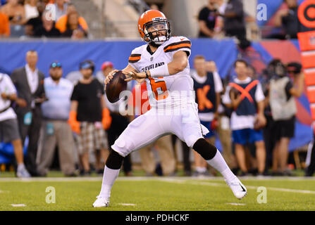 East Rutherford, USA. 9 août 2018 : Baker Mayfield (6) de la Cleveland Browns cherche à adopter lors d'un match pré-saison contre les Giants de New York au Stade MetLife à East Rutherford, New Jersey. Gregory Vasil/Cal Sport Media Banque D'Images