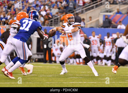 East Rutherford, USA. 9 août 2018 : Baker Mayfield (6) de la Cleveland Browns cherche à adopter lors d'un match pré-saison contre les Giants de New York au Stade MetLife à East Rutherford, New Jersey. Gregory Vasil/Cal Sport Media Banque D'Images