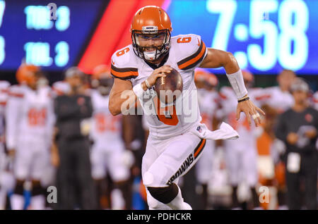 East Rutherford, USA. 9 août 2018 : Baker Mayfield (6) de la Cleveland Browns s'exécute la balle lors d'un match pré-saison contre les Giants de New York au Stade MetLife à East Rutherford, New Jersey. Gregory Vasil/Cal Sport Media Banque D'Images