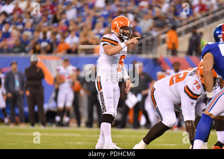 East Rutherford, USA. 9 août 2018 : Baker Mayfield (6) de la Cleveland Browns dirige son infraction à l'issue d'un match pré-saison contre les Giants de New York au Stade MetLife à East Rutherford, New Jersey. Gregory Vasil/Cal Sport Media Banque D'Images