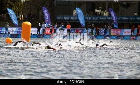 Le Loch Lomond, au Royaume-Uni. 9 août 2018. Le Loch Lomond, Ecosse, Royaume-Uni. 9 Août, 2018. Concurrents chez les hommes de 10-km de course finale, durant la journée 8 de la Glasgow 2018 Championnats d'Europe, au parc national du Loch Lomond et des Trossachs. Credit : Iain McGuinness/Alamy Live News Banque D'Images