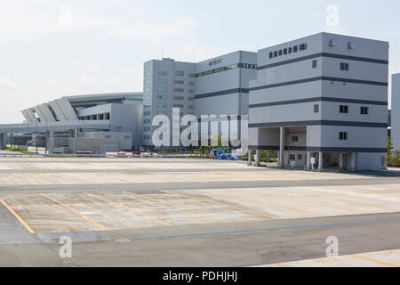 La vue sur Tokyo's nouveau marché de gros à Toyosu le Août 10, 2018, Tokyo, Japon. Le nouveau marché Toyosu devrait ouvrir en octobre prochain, deux ans plus tard qu'initialement prévu, après Gouverneur de Tokyo, Yuriko Koike a déclaré que le nouveau marché est sûr à utiliser. Credit : Rodrigo Reyes Marin/AFLO/Alamy Live News Banque D'Images