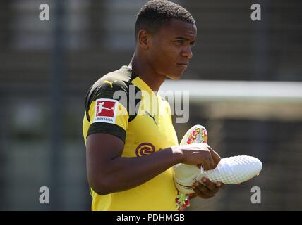 Dortmund, Allemagne. 10 août, 2018. firo : 10.08.2018, football, 1.Bundesliga, la saison 2018/2019, BVB, Borussia Dortmund, shoot photo, portraits, Manuel AKANJI, BVB | utilisée dans le monde entier : dpa Crédit/Alamy Live News Banque D'Images