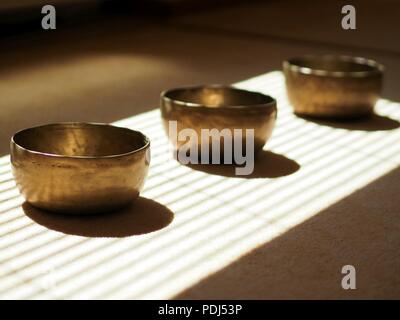 Singing bowls, Close up, pour mediatation ou massage sonore Banque D'Images