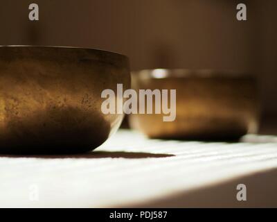 Singing bowls, Close up, pour mediatation ou massage sonore Banque D'Images
