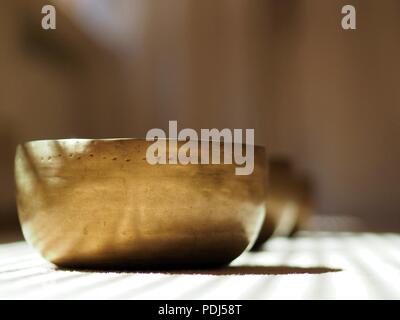 Singing bowls, Close up, pour mediatation ou massage sonore Banque D'Images