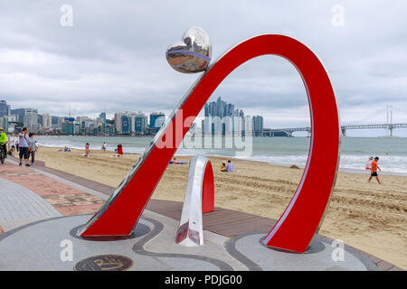 Busan, Corée du Sud - Jul 7, 2018 : Belle Plage de Gwangalli au public des arts dans la ville de Busan Banque D'Images