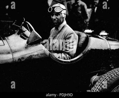 355 Tazio Nuvolari sur Alfa Romeo Type BP3 au Grand Prix de Pau 1935 Banque D'Images