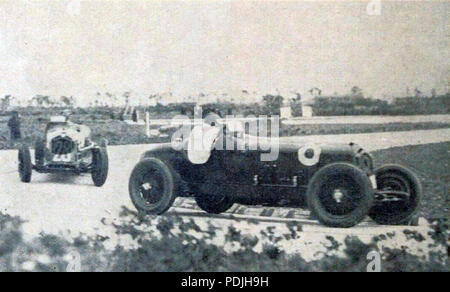 355 Tazio Nuvolari, vainqueur du Grand Prix de Tunisie 1933 sur Alfa Romeo 8C 2600, à Carthage Banque D'Images