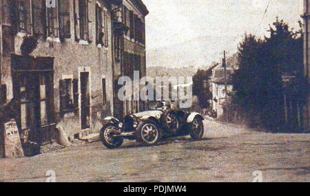 379 William Grover-Williams vainqueur du Grand Prix de l'A.C.F. Sport en 1928, ici à Montréjeau Banque D'Images