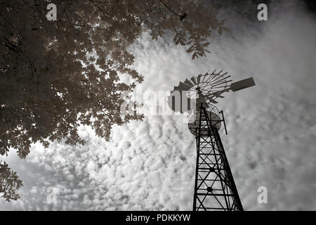 Ancienne ferme du moulin au nord du Portugal. Utilisé filtre infrarouge. Banque D'Images