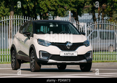 Gomel, Bélarus - Juin 31, 2018 Couleur : Blanc Voiture Kaptur Renault est le parking en sous-compacte Crossover Street. Kaptur Renault produit conjointement par Renau Banque D'Images