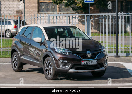 Gomel, Bélarus - 31 juin 2018 : Couleur Noir Voiture Kaptur Renault est le parking en sous-compacte Crossover Street. Kaptur Renault produit conjointement par Renau Banque D'Images