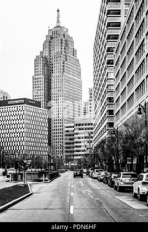 Avenue de Monroe et gratte-ciel du centre-ville de Detroit, Michigan Banque D'Images