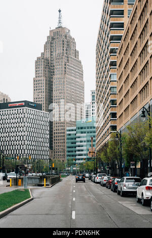 Avenue de Monroe et gratte-ciel du centre-ville de Detroit, Michigan Banque D'Images