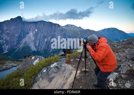 Photographie, photographe outdoor mountain à l'Litlefjell dans Romsdalen, Møre og Romsdal (Norvège). Banque D'Images