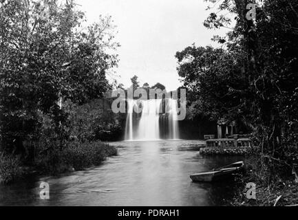 101 Archives de l'État du Queensland 1335 Mena Creek Falls Parc Paronella Innisfail c 1935 Banque D'Images