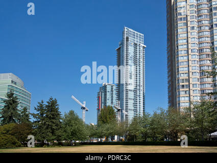 Tours à condominiums dans la région de Metrotown Burnaby, BC, Canada. Des tours d'habitation dans la région métropolitaine de Vancouver, Canada. Banque D'Images