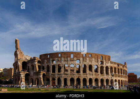 Colisée de Rome à la lumière du jour, site classé au Patrimoine Mondial de Rome, Rome, Italie Banque D'Images