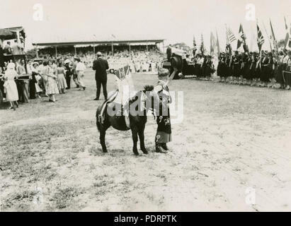 128 lieux à Mackay Showgrounds pendant la visite royale de la reine Elizabeth (6798440919) Banque D'Images