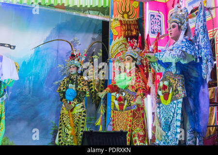 L'acteur chinois cantonais traditionnels de rendement de la culture opéra musical avec robe colorée. Lampang, Thaïlande, mars 2018. Banque D'Images