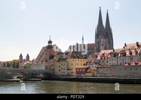 Blick über die Donau auf die Altstadt von Nordwesten Banque D'Images