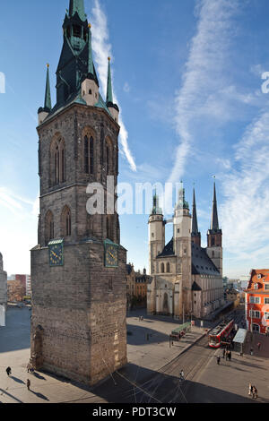 Halle (S) Marktplatz. Marktkirche von Ost-Nord-Ost liens Roter Turm Banque D'Images