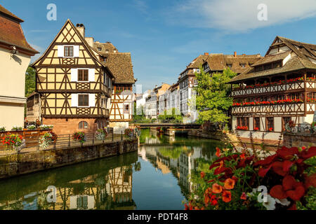 La Petite France (La Petite France), un quartier historique de la ville de Strasbourg dans l'est de la France. Charmantes maisons à colombages. Célèbre Maison de Tann Banque D'Images