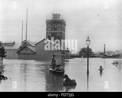 208 1 115920 StateLibQld West End Brewery au cours de l'inondation 1890 Banque D'Images