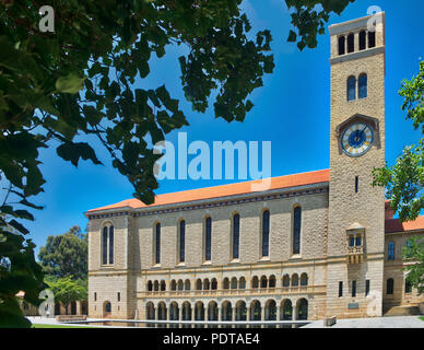 Winthrop Hall et reflétant l'UWA Étang Crawley Banque D'Images