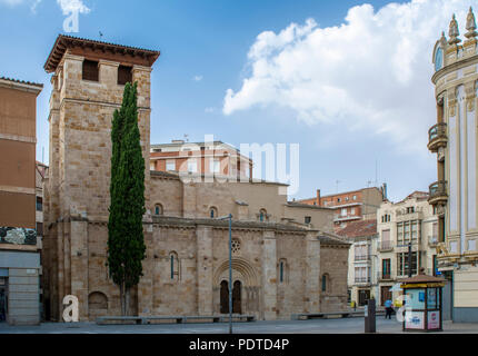 Zamora, Espagne, août 2018 : église romane de Santiago del Burgo à Zamora Banque D'Images