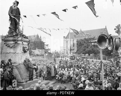 183 SLNSW 8055 anniversaire de Robbie Burns, à sa statue dans le domaine Banque D'Images