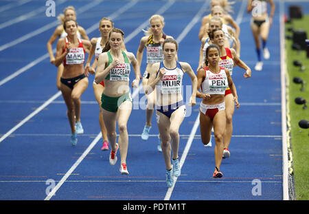 Grande-bretagne Laura Muir (au centre) participe à la Women's 1500m - Round 1 au cours de la quatrième journée des Championnats d'Europe d'athlétisme 2018 au Stade Olympique de Berlin. Banque D'Images