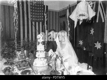 191 SLNSW 8630 réception de mariage couper le gâteau Banque D'Images