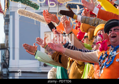 Cadix, Espagne - Dec 19, 2018 : les habitants déguisés pour fêter le carnaval de Cadix Banque D'Images